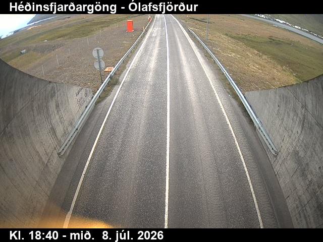 Snapshot from Héðinsfjarðargöng Ólafsfjarðarmegin — Héðinsfjarðargöng séð niður á veg í Ólafsfirði