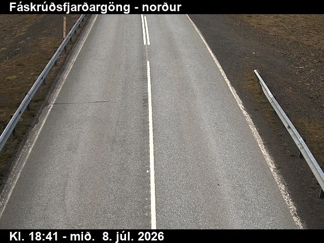 Snapshot from Fáskrúðsfjarðargöng - norður — Fáskrúðsfjarðargöng niður á veg til norðurs
