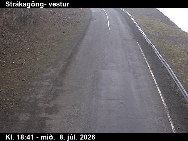 Snapshot from Strákagöng vestur — Strákagöng séð niður á veg til vesturs