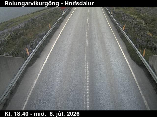 Snapshot from Bolungarvíkurgöng við Hnífsdal — Bolungarvíkurgöng séð niður á veg að Hnífsdal