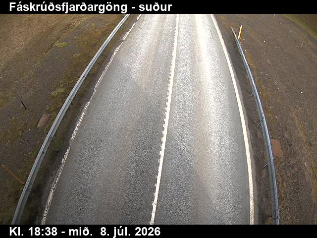 Snapshot from Fáskrúðsfjarðargöng - suður — Fáskrúðsfjarðargöng niður á veg til suðurs