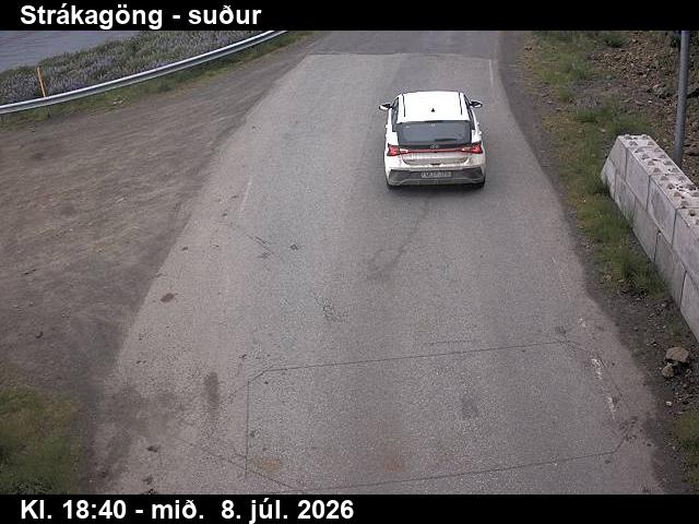 Snapshot from Strákagöng suður — Strákagöng séð niður á veg til Siglufjarðar
