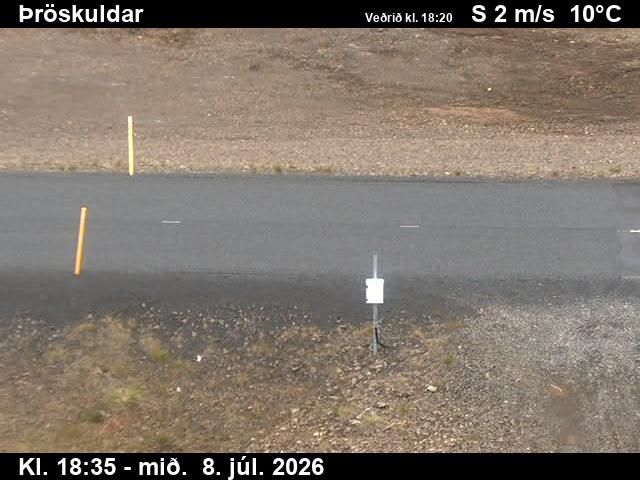 Snapshot from Þröskuldar — Þröskuldar séð niður á veg