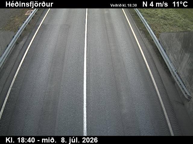 Snapshot from Héðinsfjarðargöng í Héðinsfirði Siglufjarðarmegin — Héðinsfjarðargöng séð niður á veg í Héðinsfirði Siglufjarðarmegin