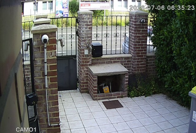 Screenshot from 82.64.15.92:2010